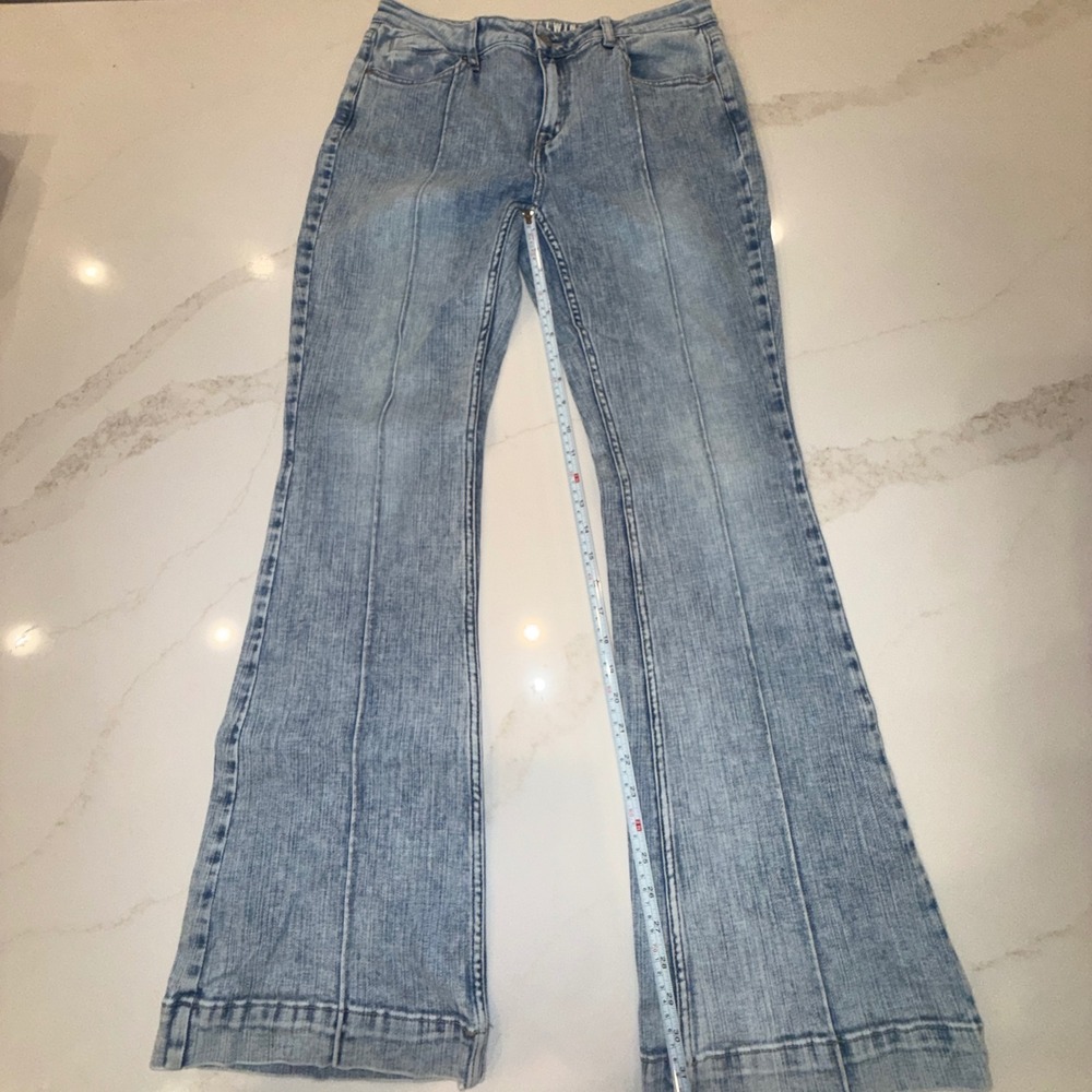 Idyllwind Miranda Lambert Light Wash Flare Jeans 12W x 34L Front Seam Denim